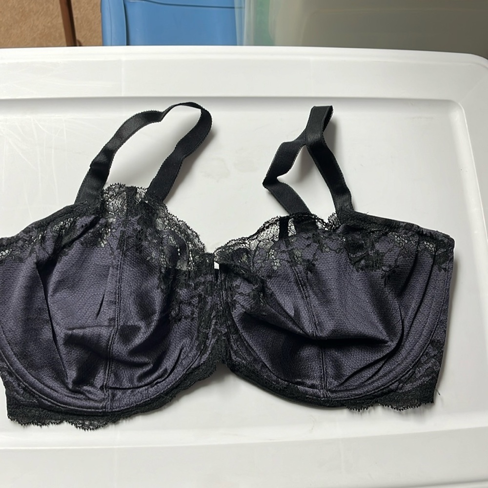 Wacoal lace affair bra navy and black size 38G